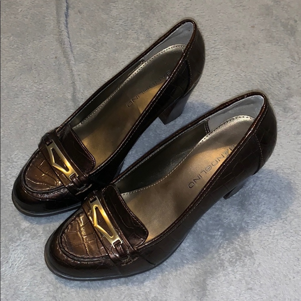 Women’s brown heeled work shoe, size 6